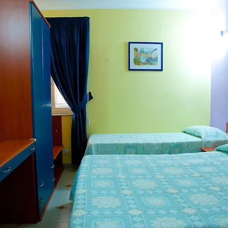 Blu Bar ベッド・アンド・ブレックファスト アヴォラ